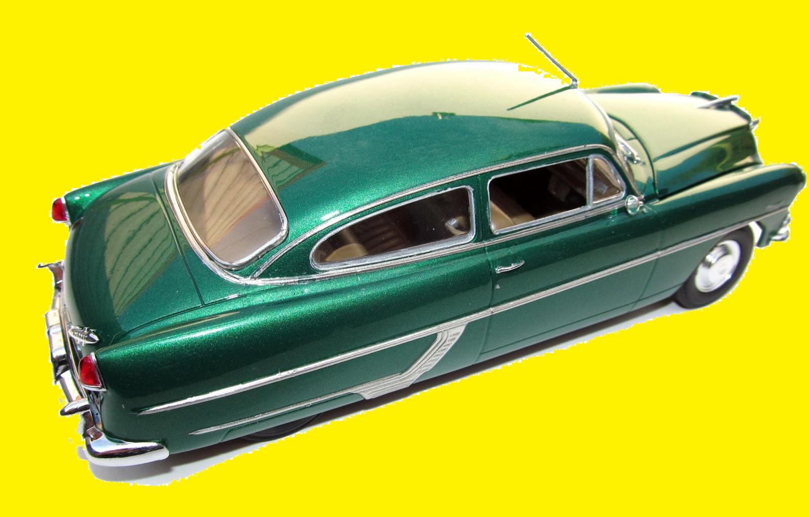 Moebius 1954 Hudson Hornet Coupe 1:25 Scale Model Kit