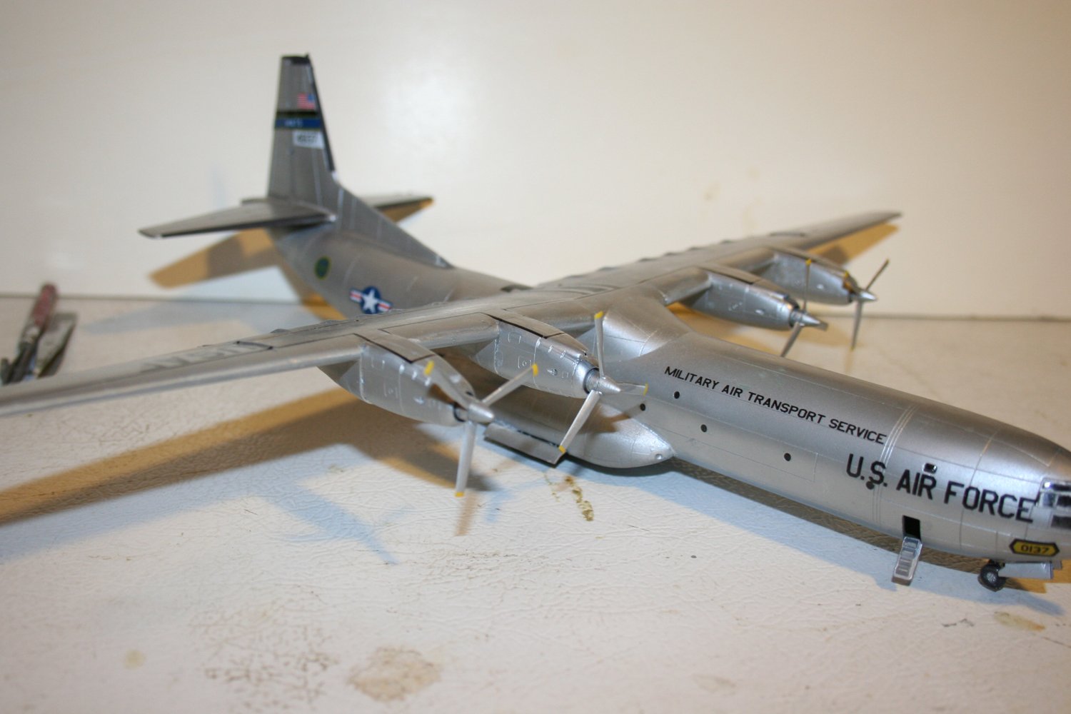 Roden 333 Douglas C-133A cargomaster avion de transport militaire 1/144 scale kit 