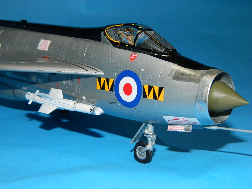 Airfix A09179 English Electric Lightning F1/F1A/F2/F3 1:48 Military Aircraft Plastic Model Kit Hornby