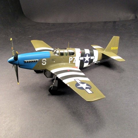 Academy 12303 1/48 ACCURATE MINIATURES USAAF P-51B Blue Nose kor 