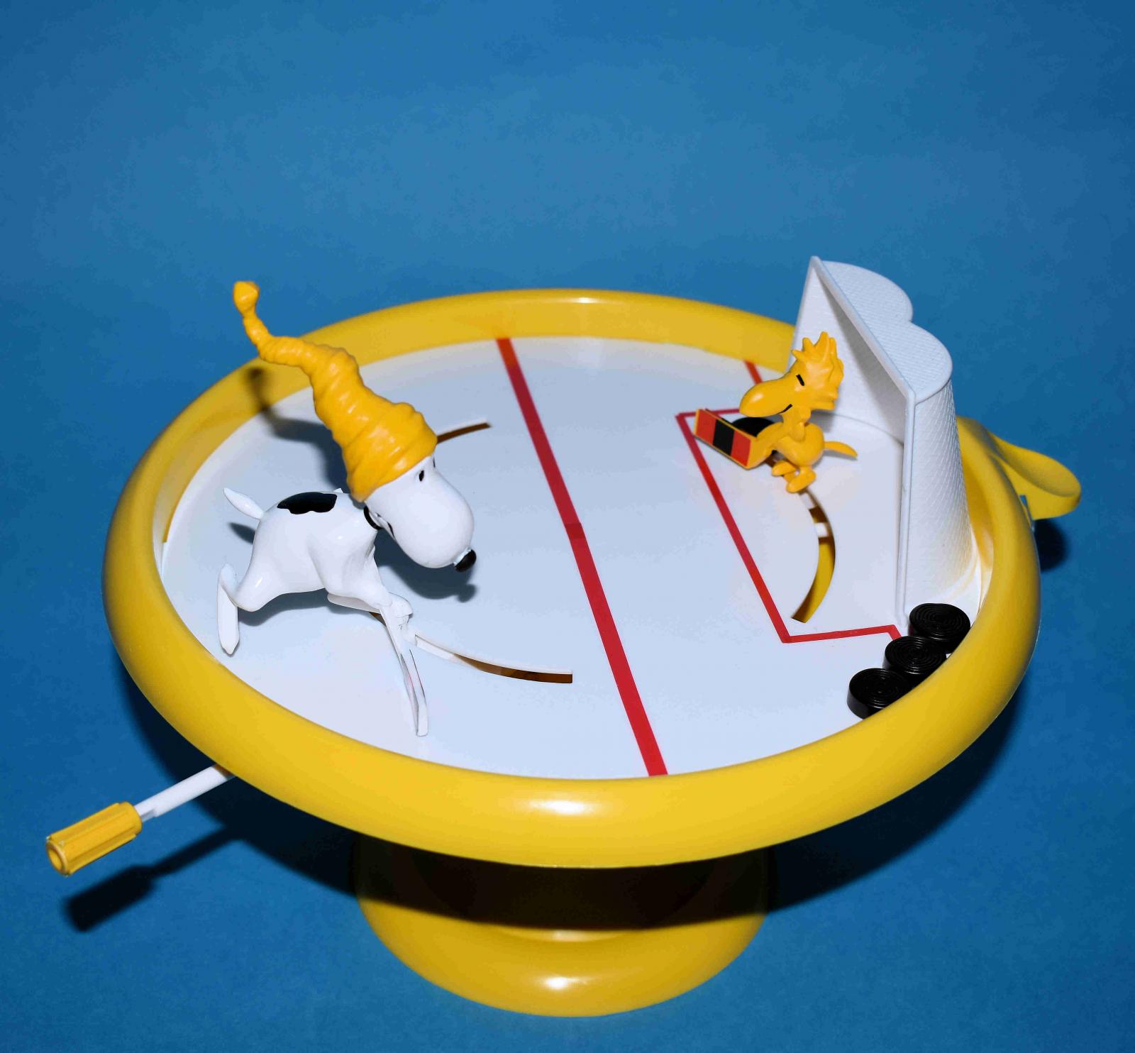 Atlantis 5696 Peanuts Snoopy and Woodstock Bird Bath Ice Hockey Game Model Kit for sale online 