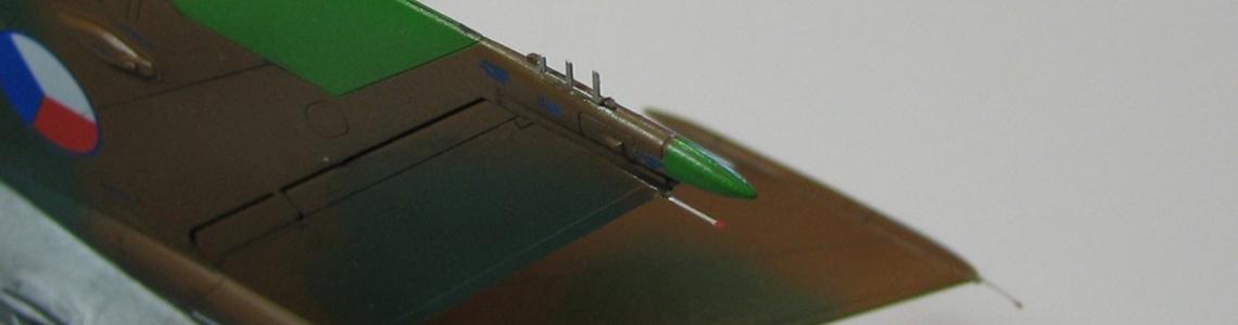 Detail of tail showing antenna and static discharger
