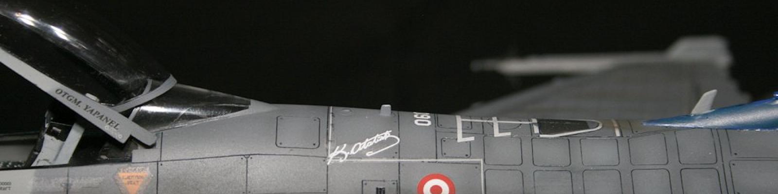 Mid-fuselage detail