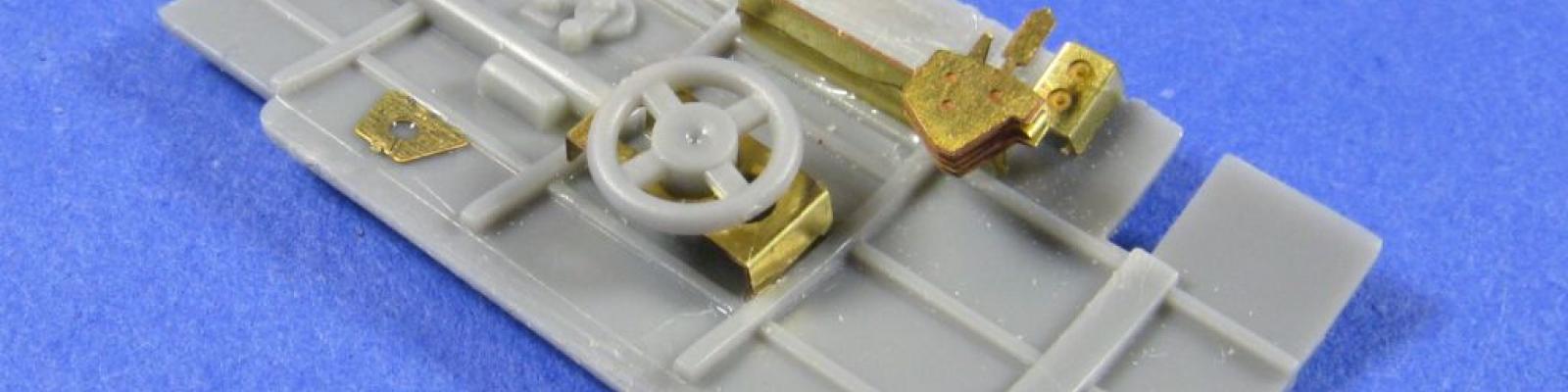 Sidewall with wheel of cockpit