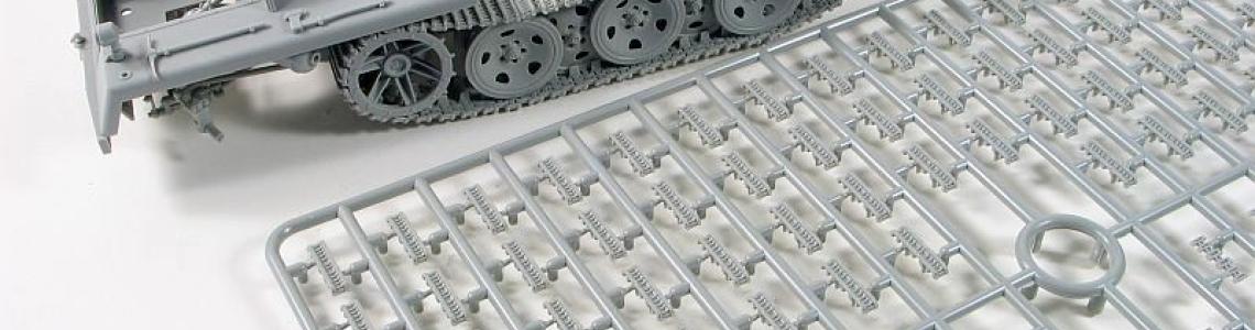 Track links on sprue and assembled