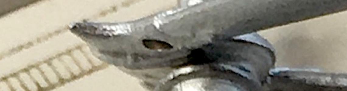 Airfoil spreader bar close-up